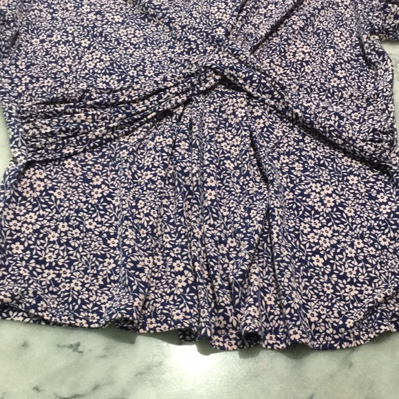 Juicy Couture crisscrossed front, size large - Picture 10 of 10